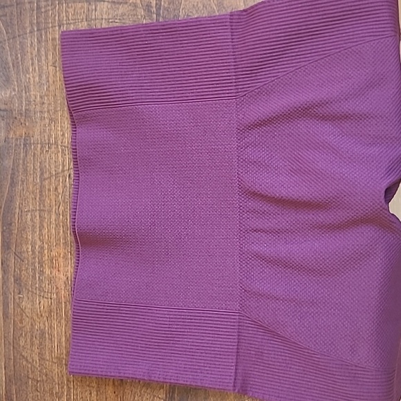 Gymshark Power Down Leggings Women's sz M Maroon Textured Active Pants Gym Wear - Picture 4 of 8